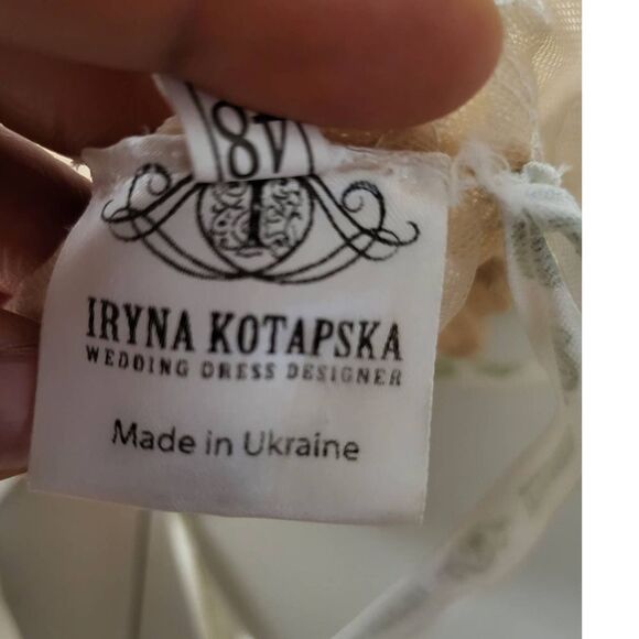 Iryna kotapska Wedding Dress Size 48  US 10 - Picture 12 of 14